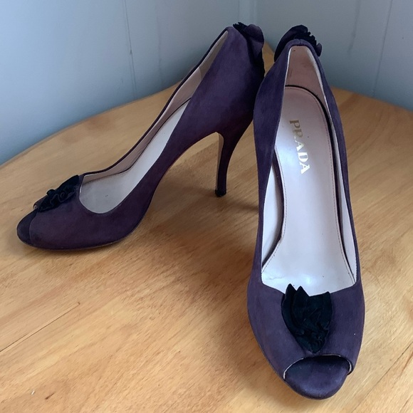 Prada purple suede heels US size 6.5 EUR 36.5 GUC peep toe black ruffles - Picture 1 of 15